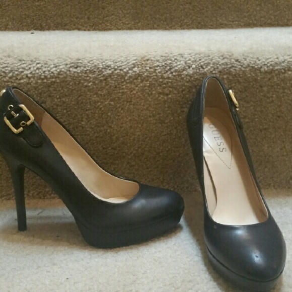 GUESS - Picture 4 of 4