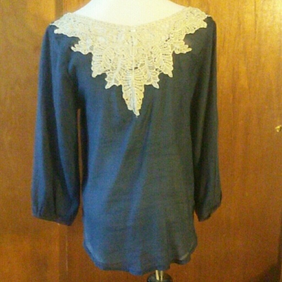 Cute tie front blouse NEW! - Picture 2 of 3