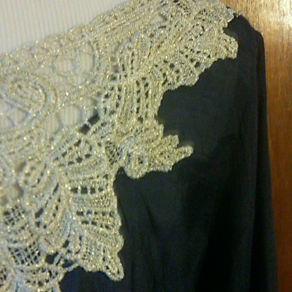 Cute tie front blouse NEW! - Picture 3 of 3