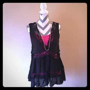 🛍 New!! 🛍 Intimately Black Lace V-Neck Tank Top