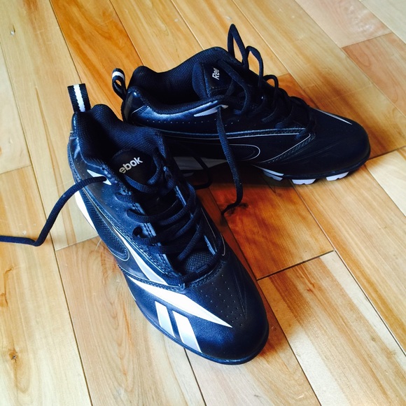 Men/boy's size 4 cleats.