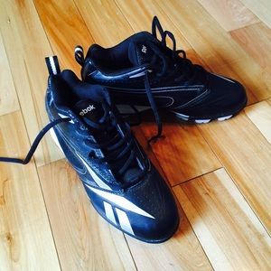 Men/boy's size 4 cleats.