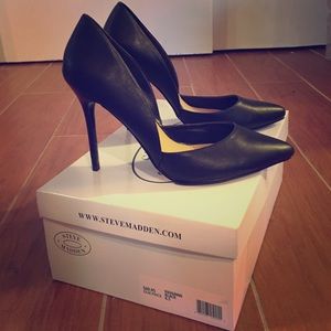 Steve Madden Vaughhn black leather pumps