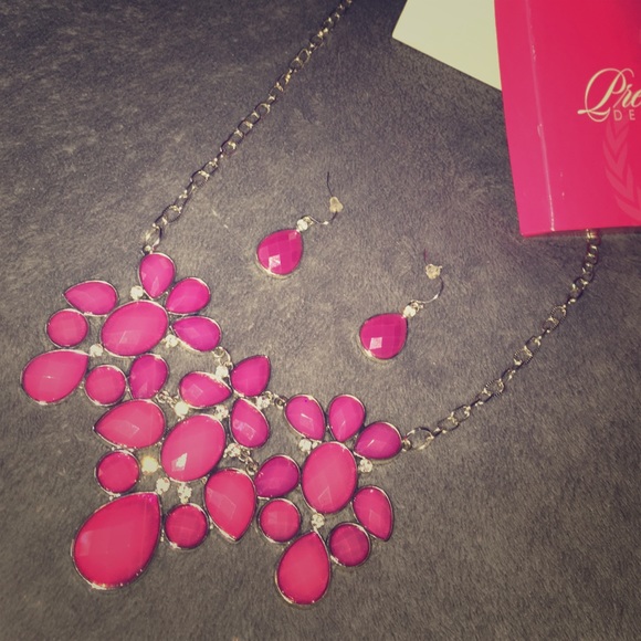 Premier Designs Jewelry - Premier Designs silver necklace & earrings set 💕