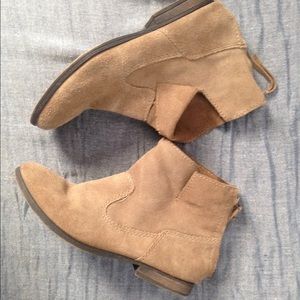 Steve Madden Taupe Suede Booties