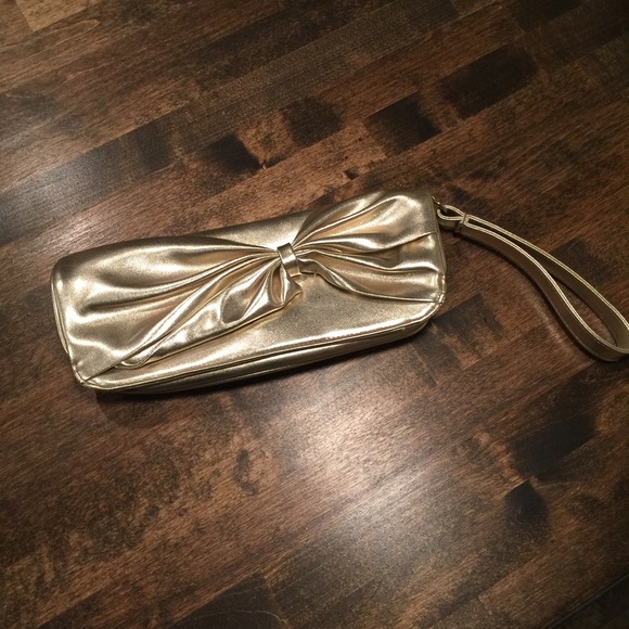 Gifted:::::::Gold Bow clutch 🎀 - Picture 2 of 3