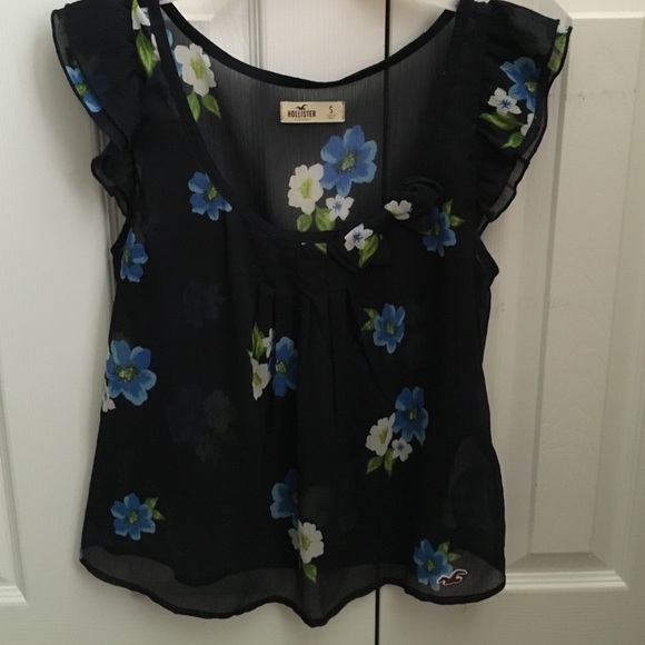 Hollister top