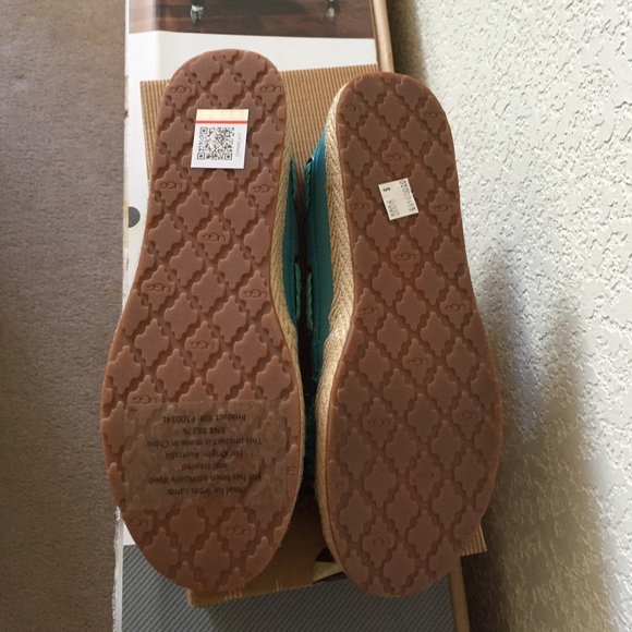 ❌❌SOLD ❌❌💐UGG flat& loafer💐 - Picture 3 of 4