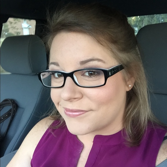 Meet your Posher, Mandy - Picture 2 of 3