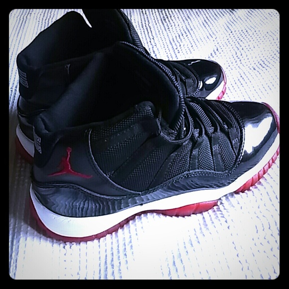 Jordan Shoes - Air Jordan 11 Bred (Black and Red)