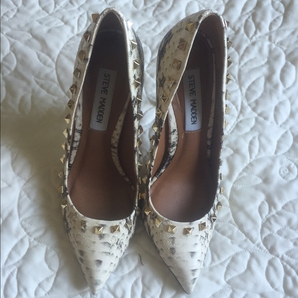 Sassy Studded Steve Madden Pumps