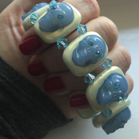 Tatiana Tarantino skull bracelet blue pearlized cr