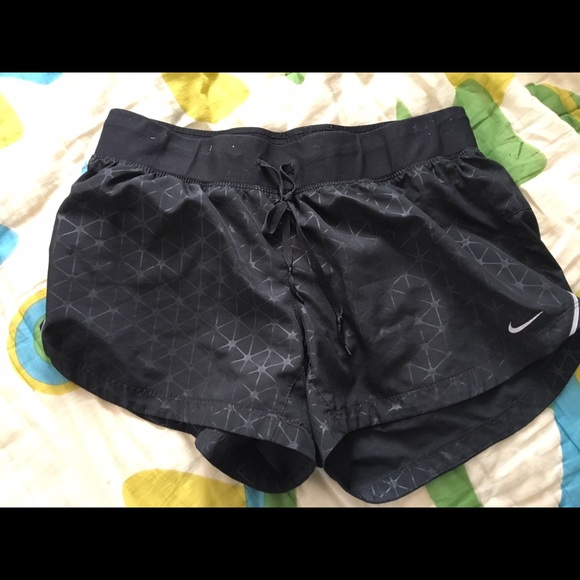 Hold-Nike shorts size medium