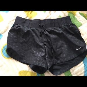 Hold-Nike shorts size medium