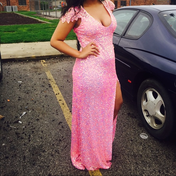 Prom Dress . - Picture 3 of 4