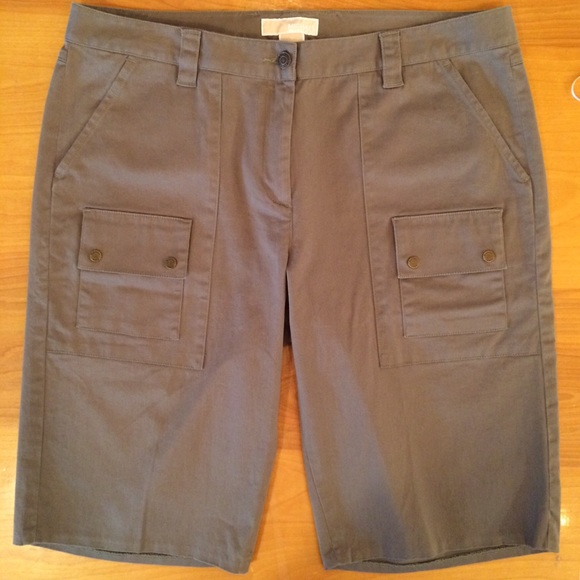 Michael Kors olive green cargo shorts size 16