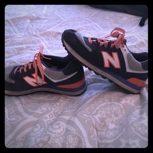 Like new tennis shoes