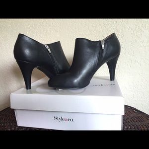Brand New style&co black zip up heeled booties