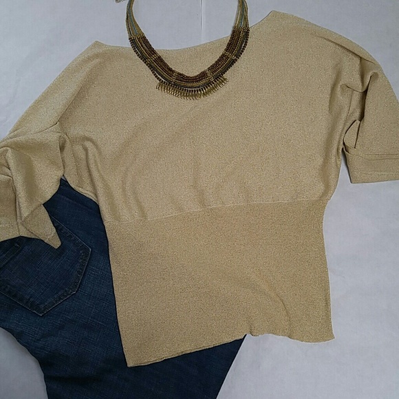 Gold Shimmer lightweight top size M - Picture 3 of 3