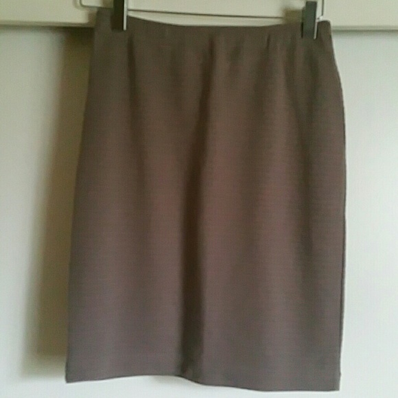 Fitted skirt