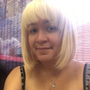 Meet your Posher, Ilia