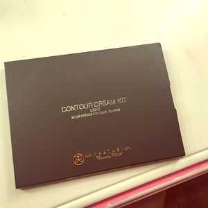 Anastasia Beverly Hills Contour cream kit !