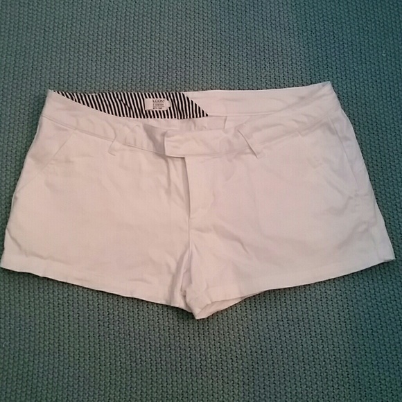 Adorable Volcom Shorts!