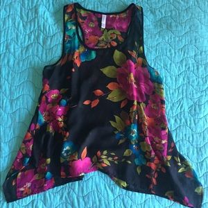 Beautiful flowing tank top