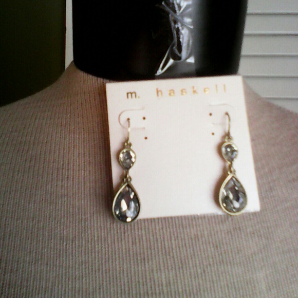 Earrings with clear stones