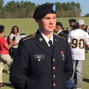 Meet your Posher, Holly