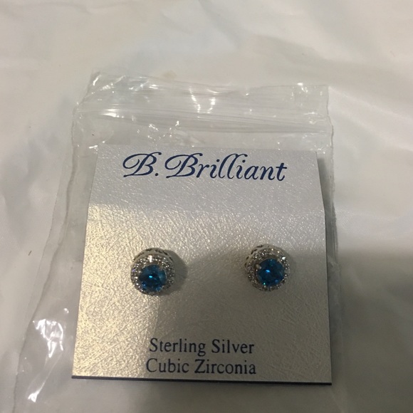 Earring - Picture 1 of 1