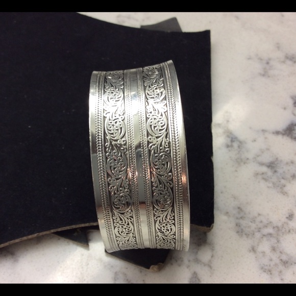 Jewelry - AUTHENTIC TIBETIAN SILVER CUFF