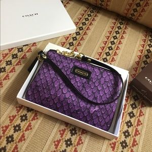 ✨NWT✨ Coach purple snake print wristlet pouch.