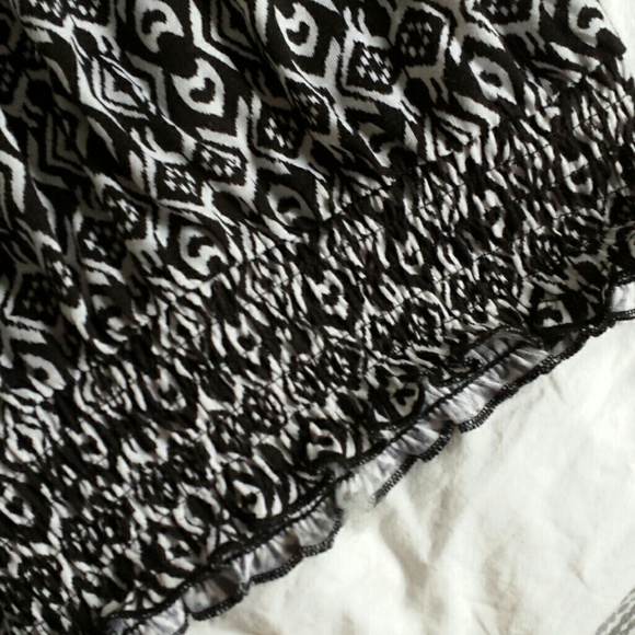 Aztec Print Strappy Tank Top | Size Large - Picture 3 of 3