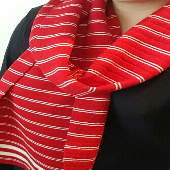 Long & thick white red stripe scarf excellent material - Picture 3 of 3