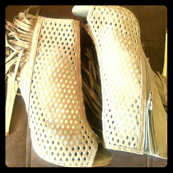 Heel boots