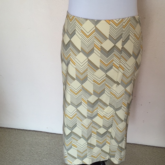 Tocca single pleat pencil skirt