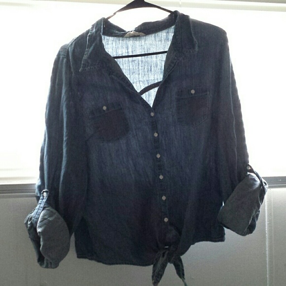 Light blue/jean like shirt. | XL/L