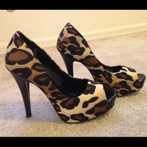 peeptoe pumps