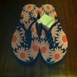 NWT Vera Bradley Loves Me Daisy Print Flip Flops M