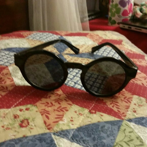 Black glasses