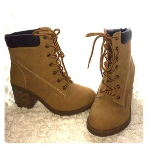 Hiking/Lumberjack Timberland Looking Heeled Boots