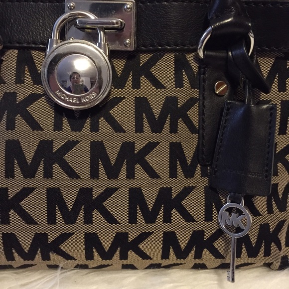 SOLD-Michael Kors Handbag - Picture 2 of 3