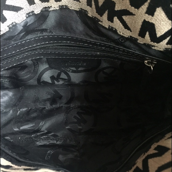 SOLD-Michael Kors Handbag - Picture 3 of 3