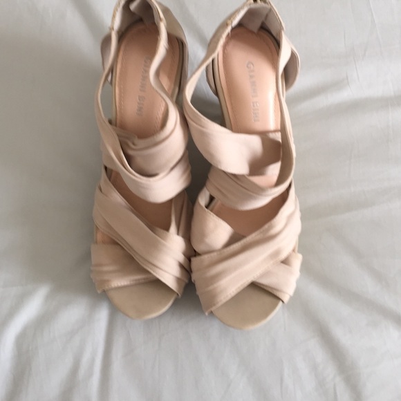 Gianni Bini cream colored wedges. Size 9. New