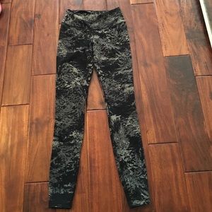 Women's cameo print Nike Dry-Fit workout pants