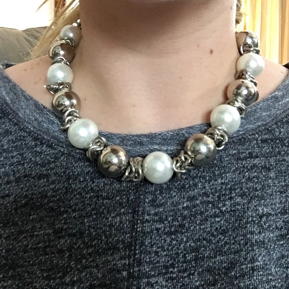 Pearl & Silver Costume Jewelry Necklace