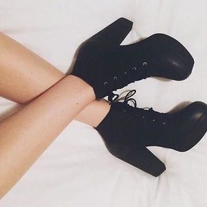 Steve Madden platform boots