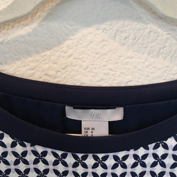 ✖️ Sold ✖️ H&M  | Patterned sheath dress - Picture 2 of 3