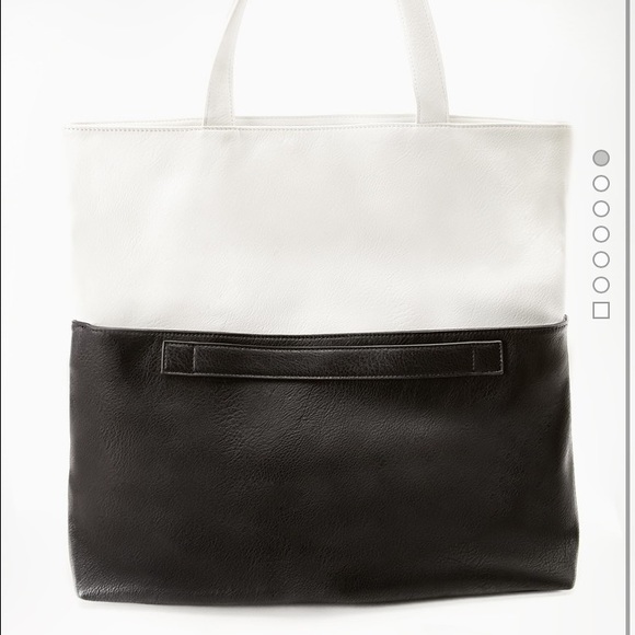 ⚪️B&W Forever 21 Leather Tote⚫️